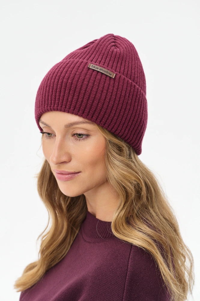 Czapka damska typu beanie z klasycznym prążkowanym splotem Galya Wine