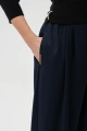 Spodnie damskie z zakładkami i zwężaną nogawką Carli Dark Navy