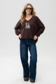 Sweter w serek z aplikacją Kety Dark Brown