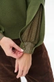 Sweter z wstawką z tkaniny Alexis Olive / Dpa 2
