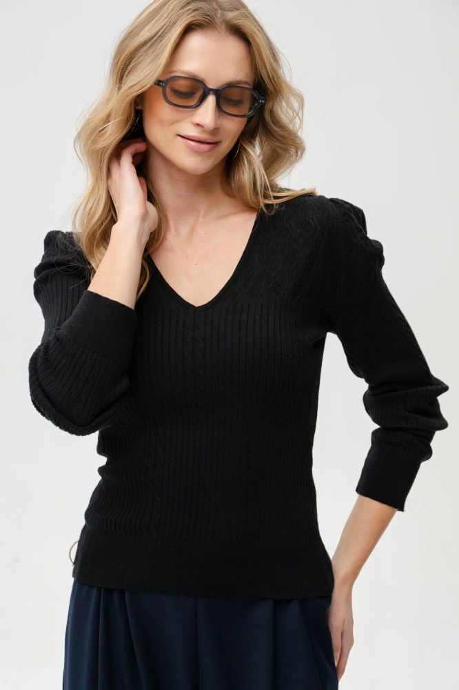 Sweter wiskozowy z ozdobnym splotem i ażurem w dekolcie Xava Black