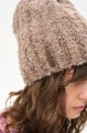 Miękka czapka damska typu beanie z charakterystyczną fakturą bouclé Boucle Light Brown