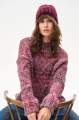 Miękka czapka damska typu beanie z charakterystyczną fakturą bouclé Boucle Wine