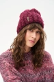Miękka czapka damska typu beanie z charakterystyczną fakturą bouclé Boucle Wine