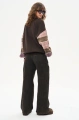 Sweter z haftem i dziewiarskimi rękawami Aliza Dark Brown