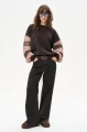 Sweter z haftem i dziewiarskimi rękawami Aliza Dark Brown